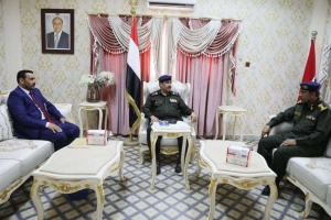 وزير الداخلية يناقش مع محافظ سقطرى الأوضاع الأمنية بالجزيرة