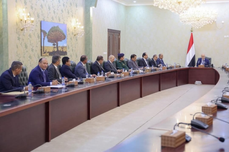 الرئيس العليمي يرأس جانبا من اجتماع مجلس الوزراء ويؤكد على المهام الوطنية في عملية البناء المؤسسي