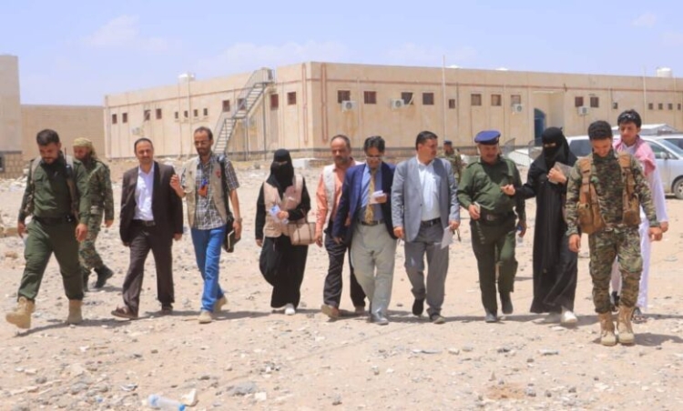 رابطة أمهات المختطفين وفريق حقوقي يزورون سجون مأرب لمناصرة قضايا المحتجزين
