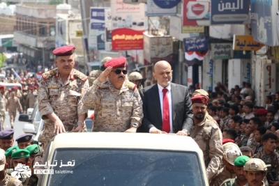 وزير الدفاع يزور مدينة تعز بالتزامن مع تحشد الحوثيين في الجبهات