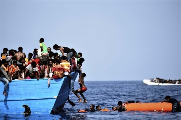 خفر السواحل اليمنية: إنقاذ 26 مهاجرًا قبالة سواحل تعز ويجري البحث عن 49 مفقودا