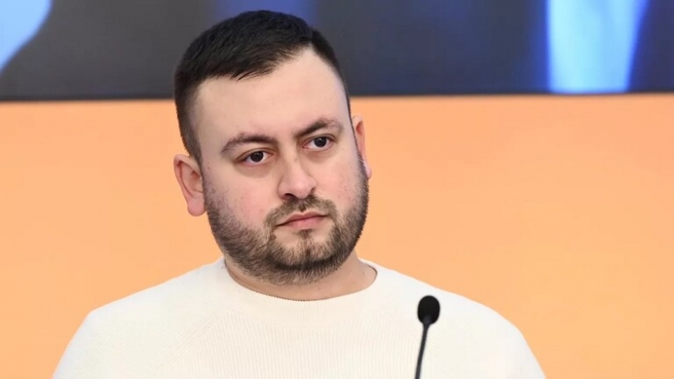 السلطات اللاتفية تعتقل صحفيا روسيا من أصول يمنية بتهمة التجسس
