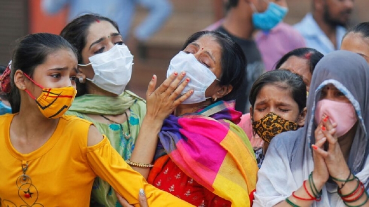 400 ألف إصابة يومية بفيروس كورونا في الهند