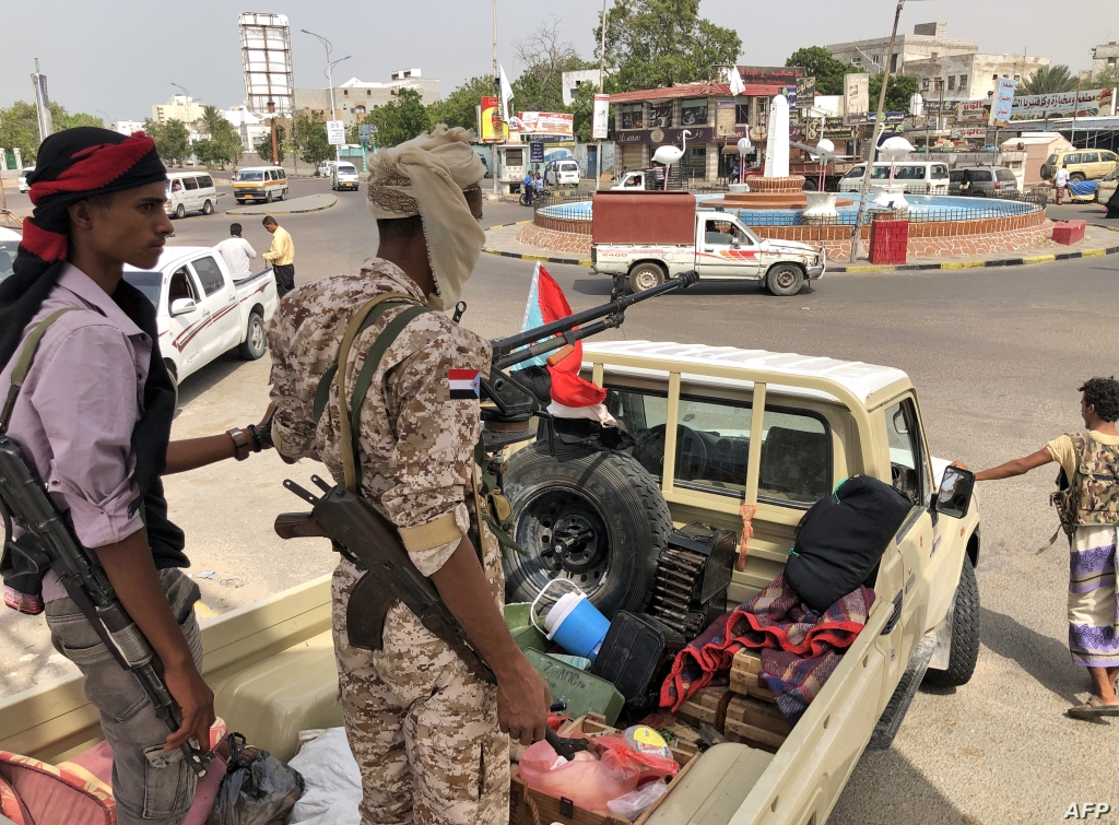 مقتل جنديين وإصابة 11 آخرين جراء انفجار عبوتين ناسفتين في أبين
