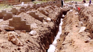 منظمة سويسرية تدعو مجلس الأمن لحماية المدنيين بعد دفن الحوثيين الجثث جماعيا