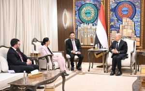 الرئيس العليمي: اليمن لا يطلب من شركائه وأصدقائه خوض معركته نيابة عنه