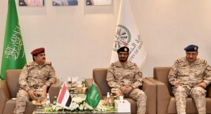وزير الدفاع يزور قيادة القوات المشتركة لمناقشة المستجدات العسكرية