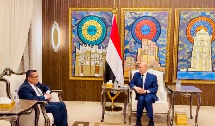 الرئيس العليمي يشيد بموقف مجلس الشورى والمكونات السياسية الملتزم بمرجعيات المرحلة الانتقالية