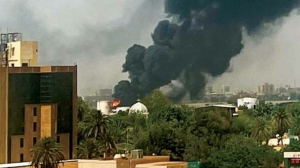 السفارة اليمنية في السودان تدعو رعاياها للبقاء في المنازل