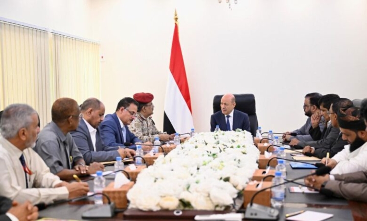 الرئيس العليمي يبحث في المهرة الوضع الأمني والخدمي عقب اعتقال قيادي حوثي بارز