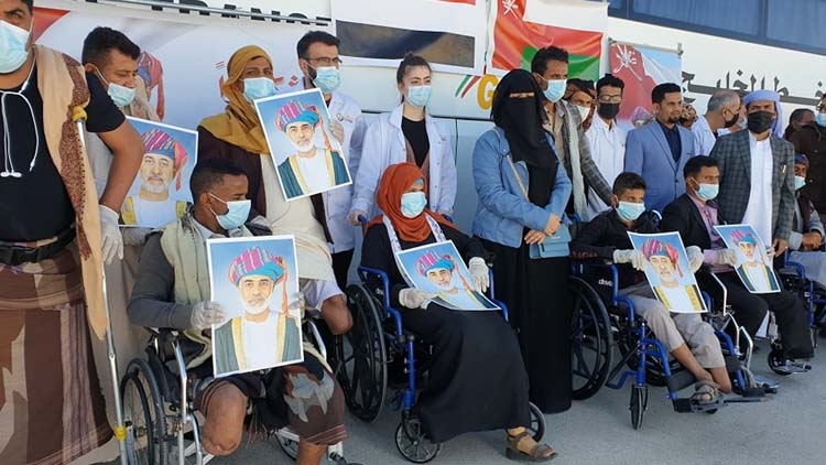 وصول دفعة رابعة من جرحى تعز للعلاج في سلطنة عمان