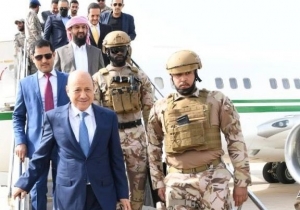 الرئيس العليمي يصل العاصمة المؤقتة عدن قادما من السعودية