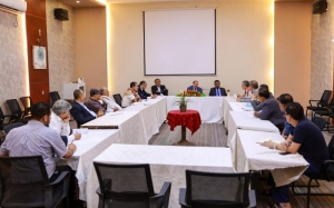 رئاسة النواب ورؤساء الكتل البرلمانية يعقدون اجتماعاً في عدن