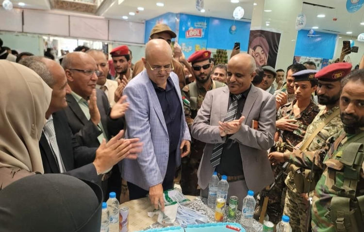 المؤسسة الاقتصادية اليمنية بتعز تفتتح معرض شهر رمضان المبارك
