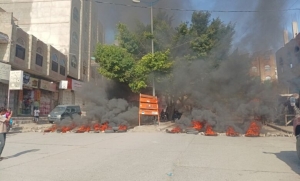 احتجاجات غاضبة في تعز بسبب استمرار أزمة انقطاع المياه