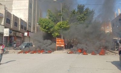 احتجاجات غاضبة في تعز بسبب استمرار أزمة انقطاع المياه