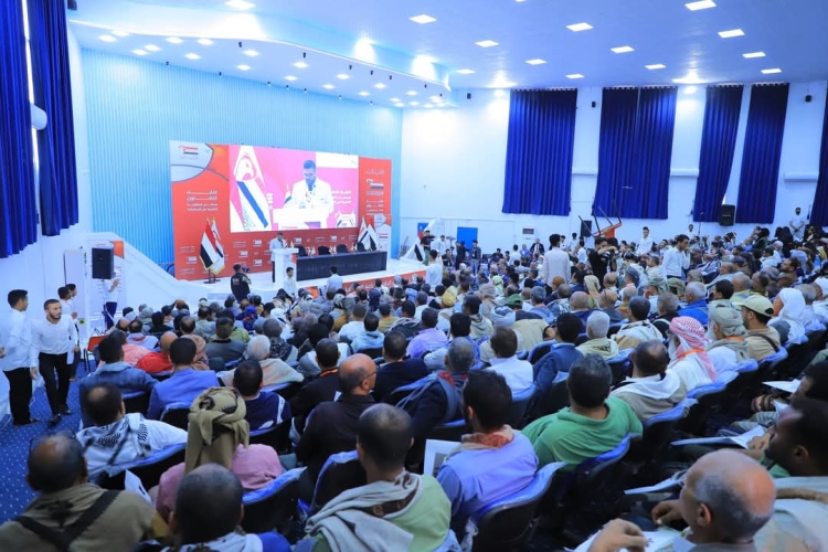 تعز.. البيان الختامي للقاء التشاوري لمجالس المقاومة الشعبية يتبنى رؤية موحدة لاستعادة الدولة ورفض الانقلاب