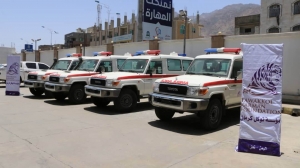 مؤسسة توكل كرمان تسلم 4 سيارات إسعاف للسلطة المحلية بتعز