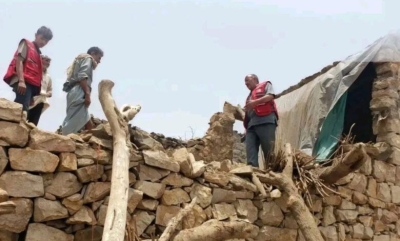وفاة طفلين وإصابة 6 من أفراد الأسرة ذاتها جراء انهيار منزلهم بسبب الأمطار الغزيرة في المحويت