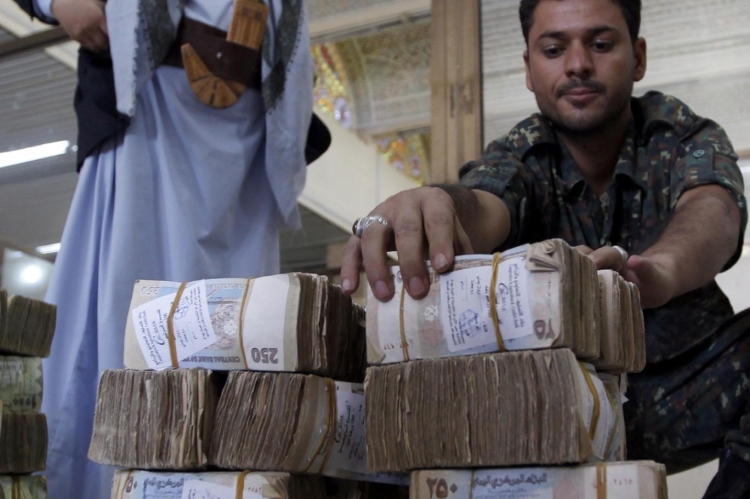 المليشيا تمنع تسليم الحوالات المالية في مناطق سيطرتها بالعملة الأجنبية
