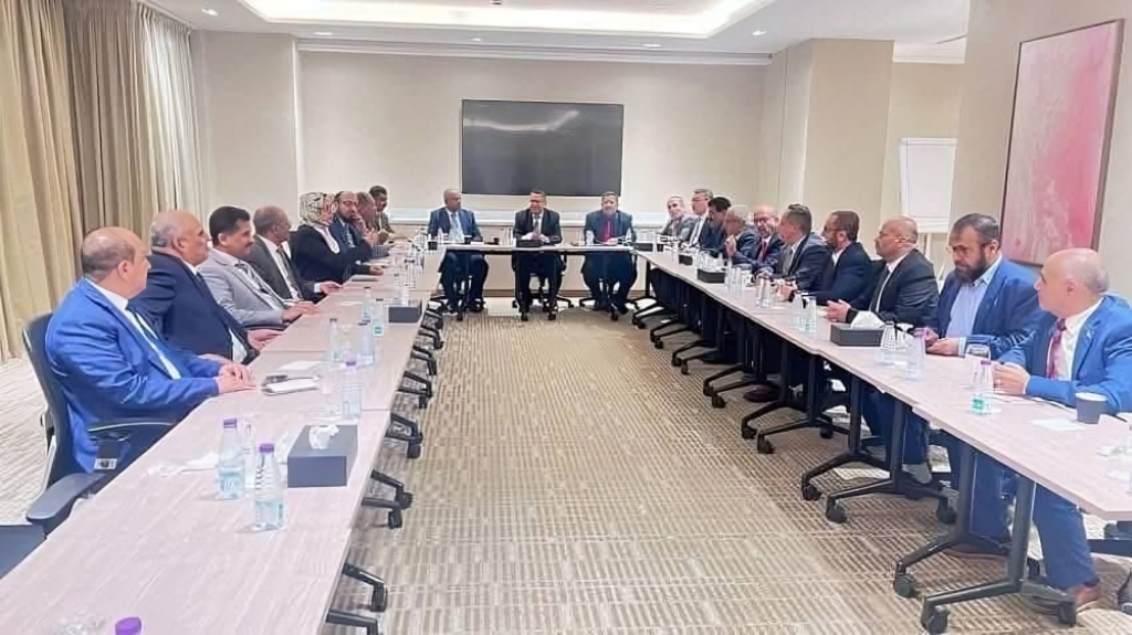 التكتل الوطني للأحزاب يرحّب بعودة الحكومة إلى عدن ويدعو لتوحيد القوات واستثمار انتهاء مهمة بعثة الحديدة