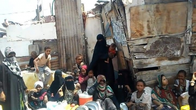 قوات مدعوم من الإمارات تهجر عشرات الأسر بعد إحراق منازلها في عدن