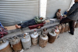 الغاز مقابل الإنضمام إلى جبهات القتال .. الحوثيون يذلون سكان صنعاء