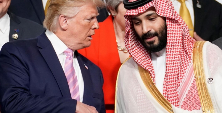 نيويورك تايمز تكشف عن هديا مزيفة قدمتها السعودية إلى ترامب