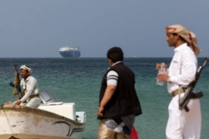 الحوثيون يراسلون شركات الشحن الدولية بريديًا ويهددونها بالاستهداف خلال عبورها البحر الأحمر