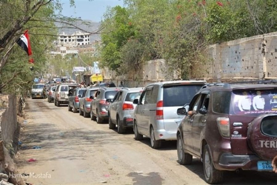 السلطات في تعز تعلن فتح المنفذ الشرقي للمدينة على مدار الساعة خلال رمضان