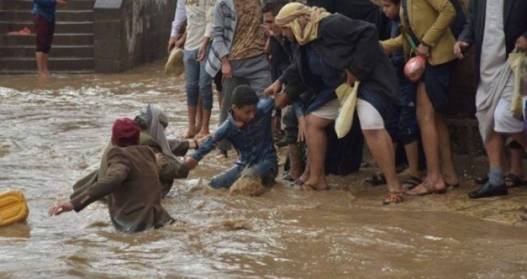 أوكسفام: الفيضانات في اليمن فاقمت الأزمة الإنسانية الأسوأ في العالم