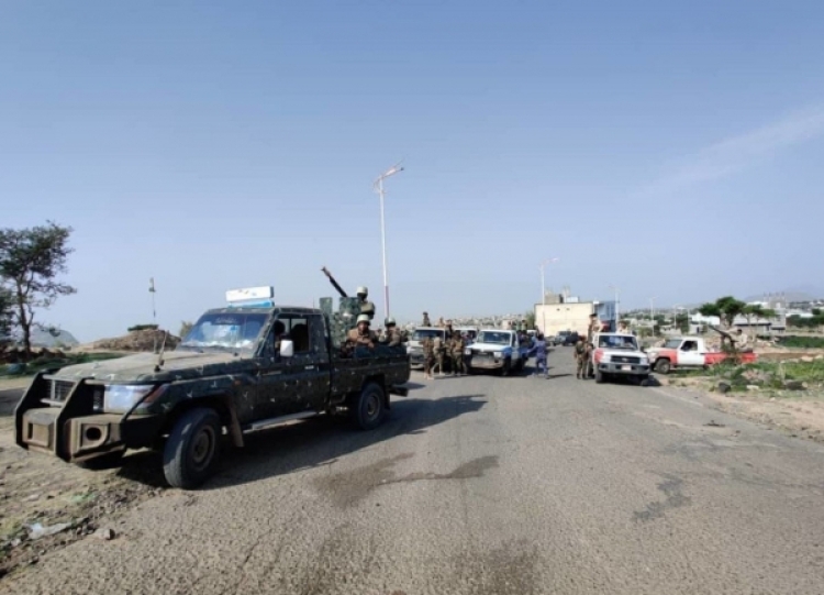 إصابة 4 مدنيين في اشتباكات بين مسلحين وقوات أمنية جنوبي تعز