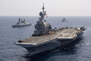 البحرية الفرنسية تدمر مسيّرتين جديدتين أطلقتا من اليمن فوق البحر الأحمر