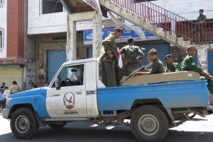 شرطة تعز تتسلم 5 مطلوبين أمنيا من أجهزة الأمن في عدن ومأرب وسيئون