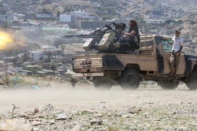 مواجهات عسكرية عنيفة بين الجيش وعناصر الحوثيين في جبهات تعز الشرقية