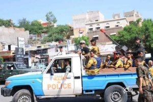 شرطة مشرعة وحدنان بمحافظة تعز تضبط مطلوبا أمنيًا في عدة قضايا بيتها مقاومة السلطات