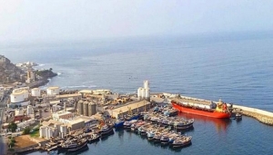 الحكومة تدعو لموقف دولي صارم ضد الحوثيين عقب استهدافهم ميناء &quot;الضبة&quot;