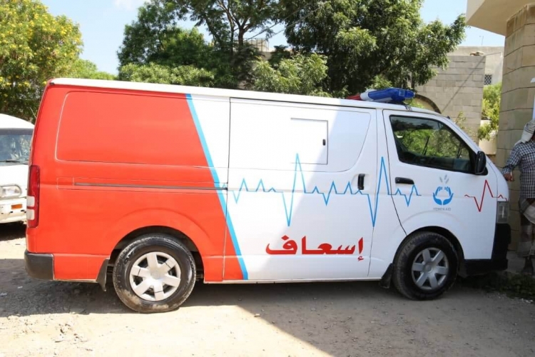 مكتب الصحة في تعز يزود الجبهات الغربية بسيارة إسعاف متكاملة