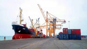 جماعة الحوثي تؤكد على انتظام استقبال حاويات البضائع في ميناء الحديدة