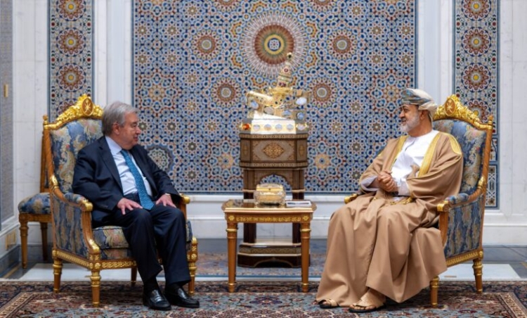 الأمين العام للأمم المتحدة يبحث في عُمان ملف الموظفين الأمميين المحتجزين لدى الحوثيين
