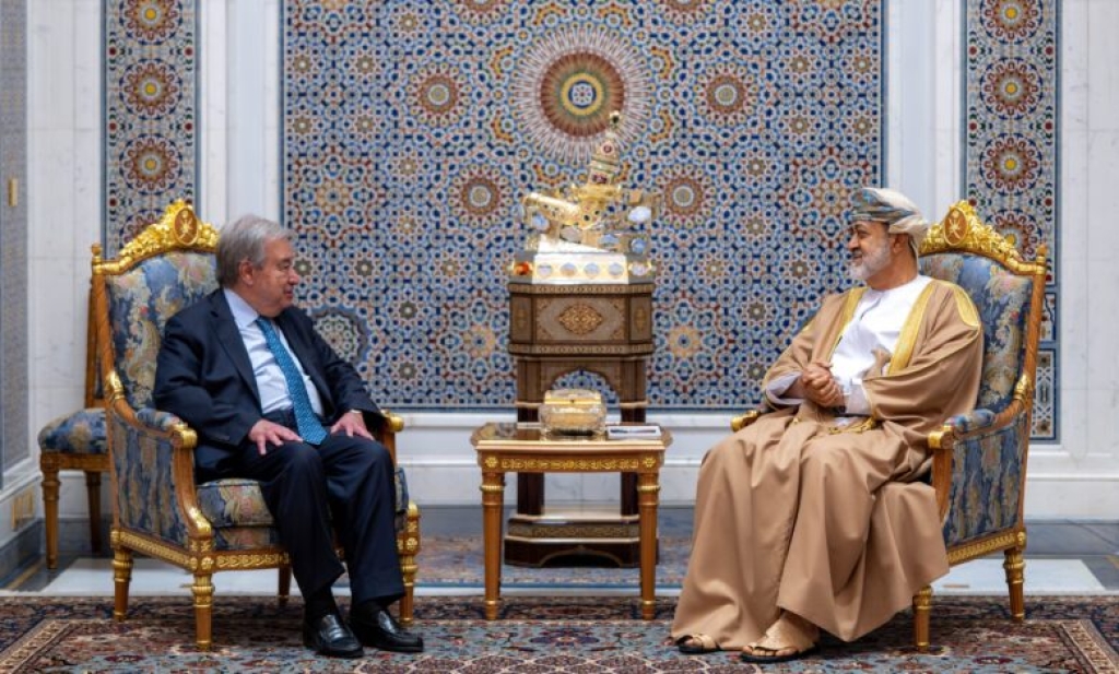 الأمين العام للأمم المتحدة يبحث في عُمان ملف الموظفين الأمميين المحتجزين لدى الحوثيين