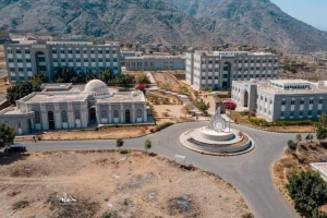 رواتب منقطعة منذ 4 أشهر.. أكاديميو جامعة تعز يوجهون نداءً عاجلاً لإنقاذ التعليم العالي في اليمن