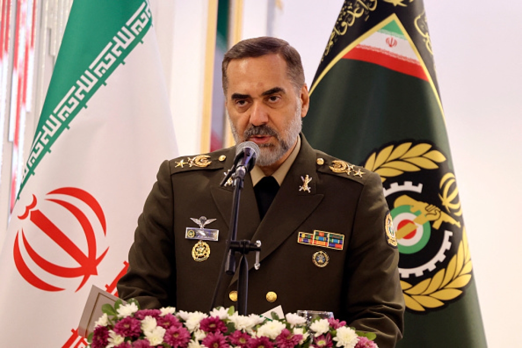 وزير الدفاع الإيراني: ندعم الحوثيين لكنهم يتحركون بشكل مستقل