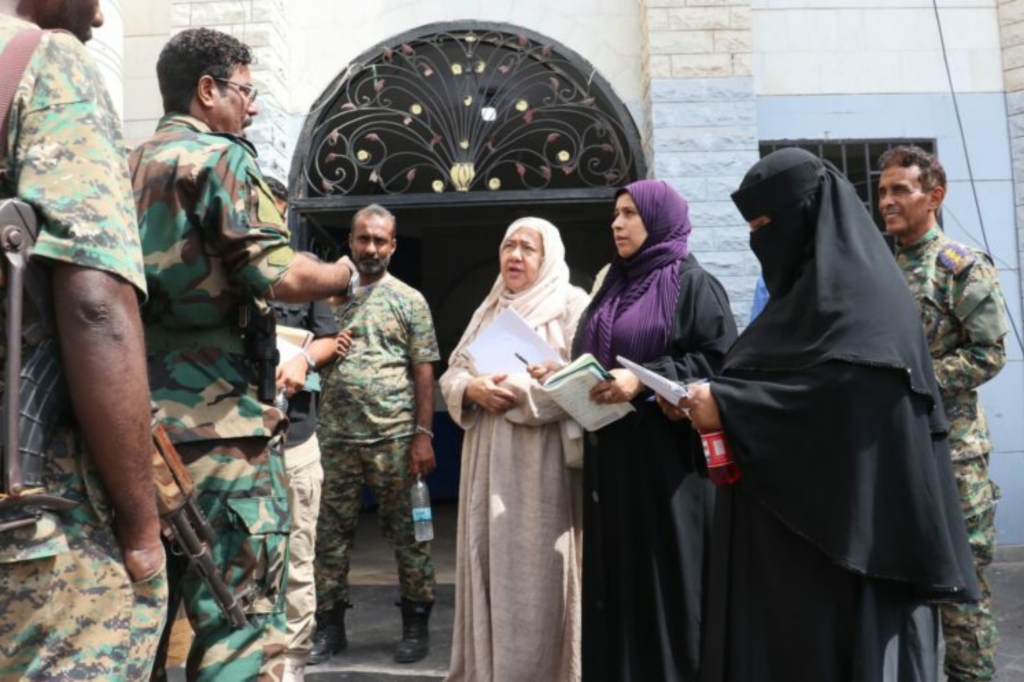 اللجنة الوطنية للتحقيق في ادعاءات حقوق الإنسان تنفذ زيارات ميدانية لعدد من السجون في العاصمة المؤقتة عدن