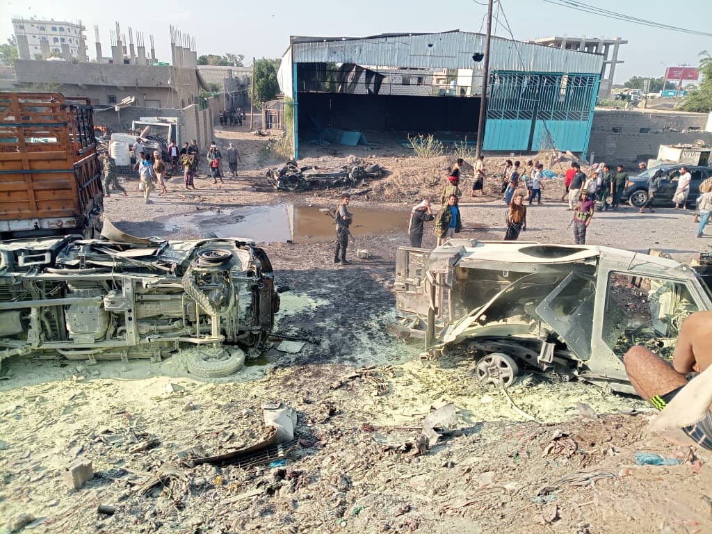 أمن عدن: مقتل جنديين وإصابة 5 آخرين بانفجار استهدف موكب قيادي في ألوية العمالقة