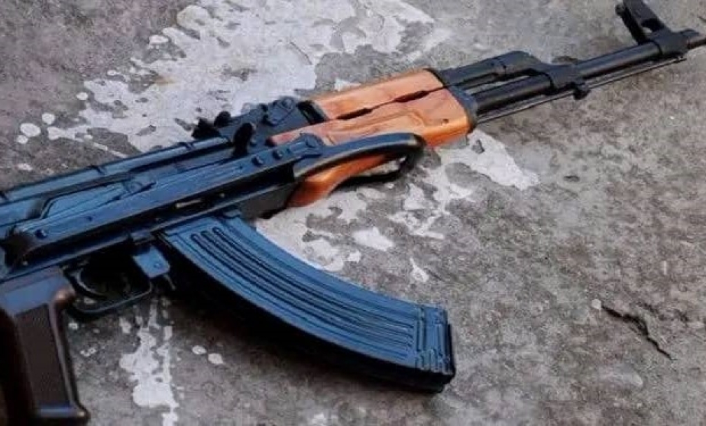 مقتل أم على يد طفلها في حادثة عبث بالسلاح بالضالع
