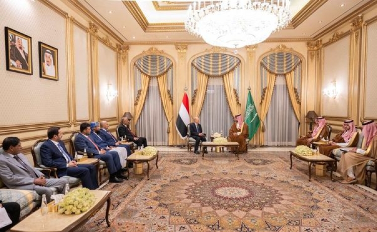 لقاء يجمع وزير الدفاع السعودي برئيس وأعضاء الرئاسي اليمني لبحث خارطة طريق بين الأطراف اليمنية