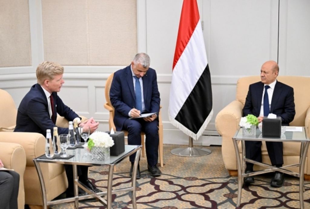 الرئيس العليمي يؤكد دعم الحكومة اليمنية لجهود الأمم المتحدة لإحياء عملية السلام
