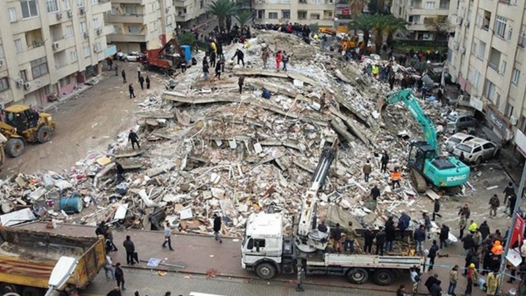 آلاف القتلى والجرحى جراء زلزال بقوة 7.9 درجة ضرب جنوب تركيا