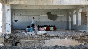 تقرير يكشف تدمير 460 مدرسة في اليمن بقذائف مباشرة